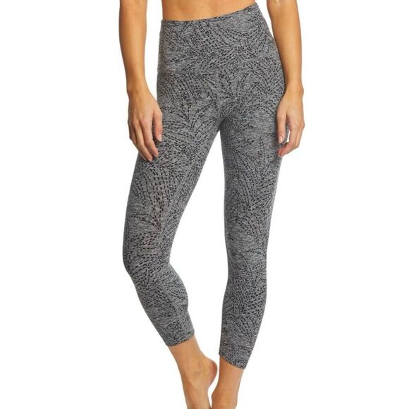Beyond Yoga jungle fern space dye high rise 21” crop leggings xs - Picture 1 of 13
